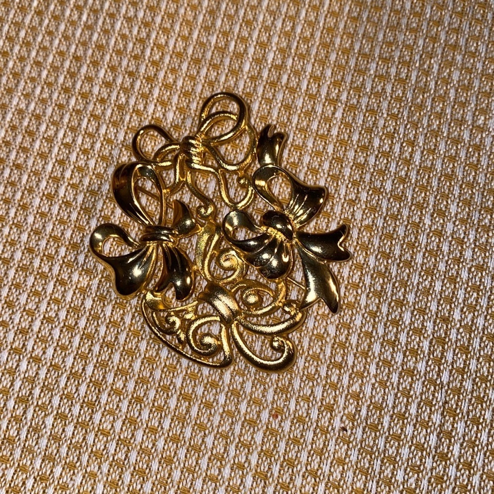 Vintage Jona signed gold tone Brooch